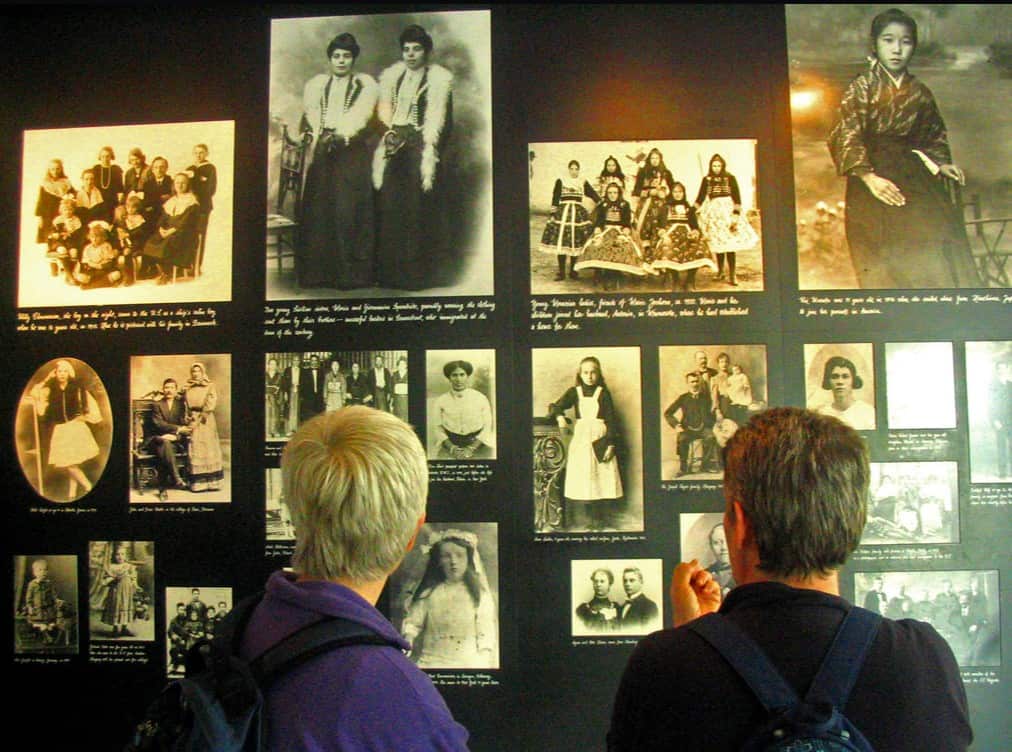 En 'Tesoros de la casa' encontrarás miles de fotografías históricas de los inmigrantes que llegaron a la Isla de Ellis.
