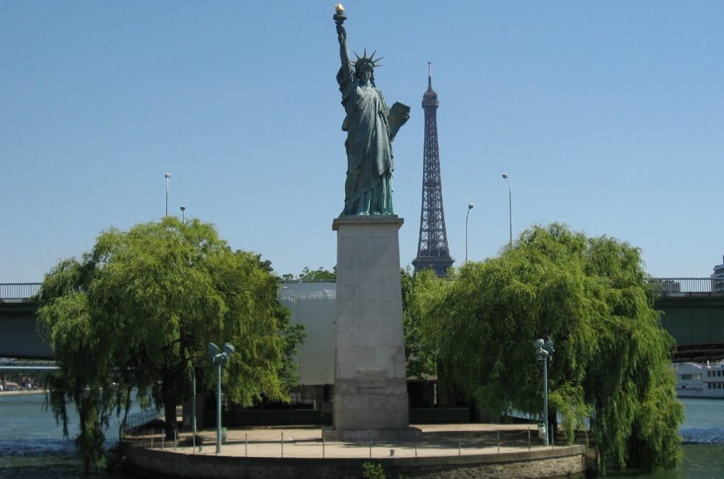 estatua de la libertad paris torre eiffel