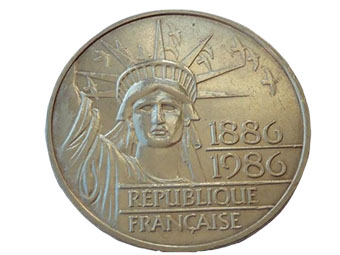 Moneda de la República francesa, con la diosa Libertas, pero ya con corona.